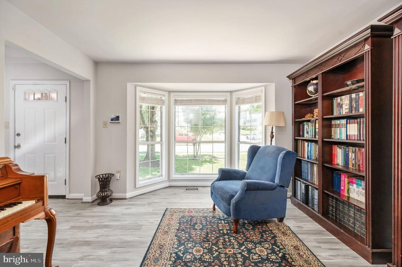 22 Tanterra Dr - Photo 6 of 43