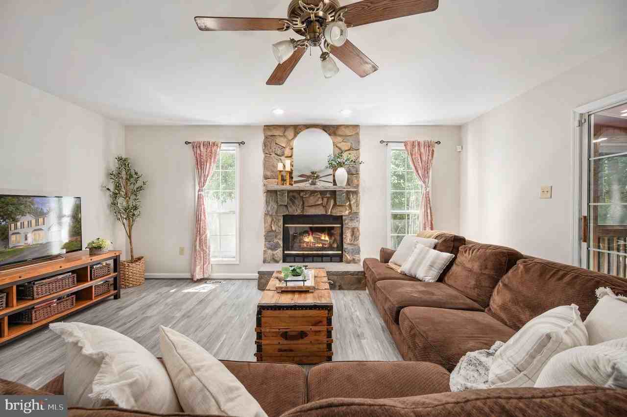 22 Tanterra Dr - Photo 7 of 43