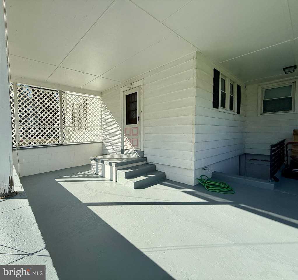 225 E 2nd Ave - Photo 4 of 35