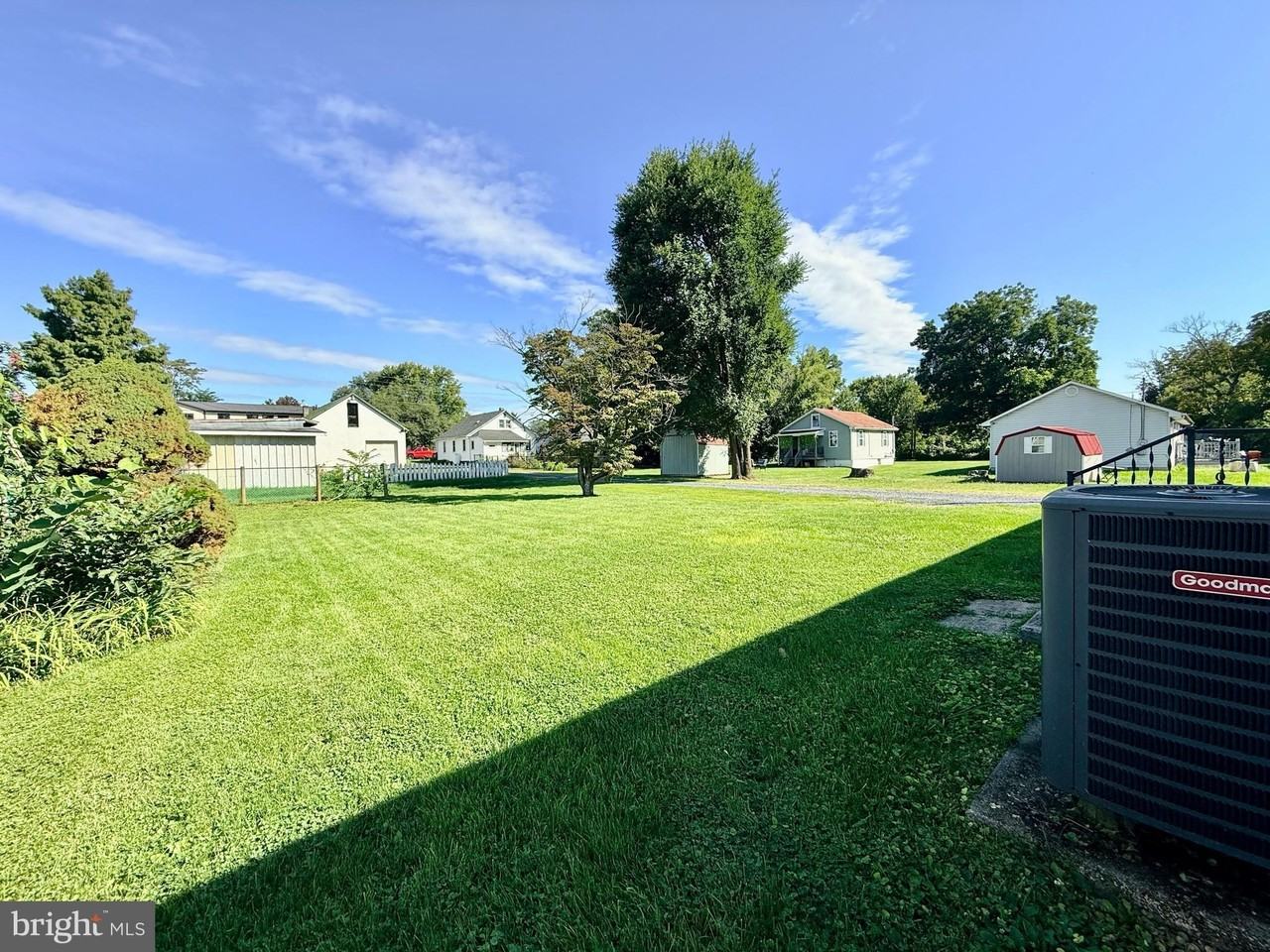 225 E 2nd Ave - Photo 5 of 35