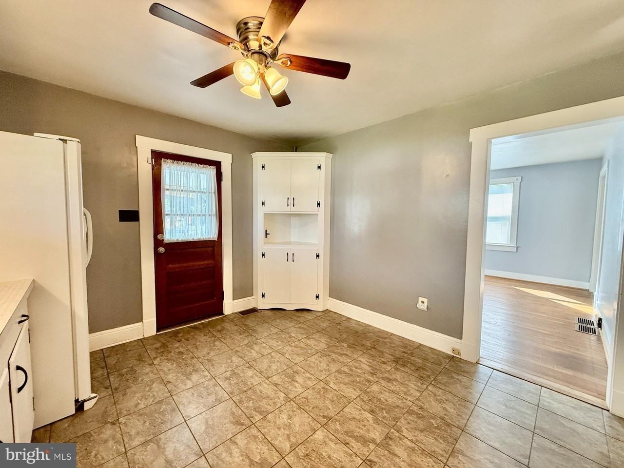 225 E 2nd Ave - Photo 6 of 35