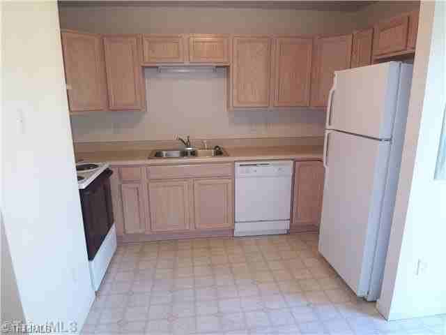 203 Nelson St Apt A - Photo 3 of 12