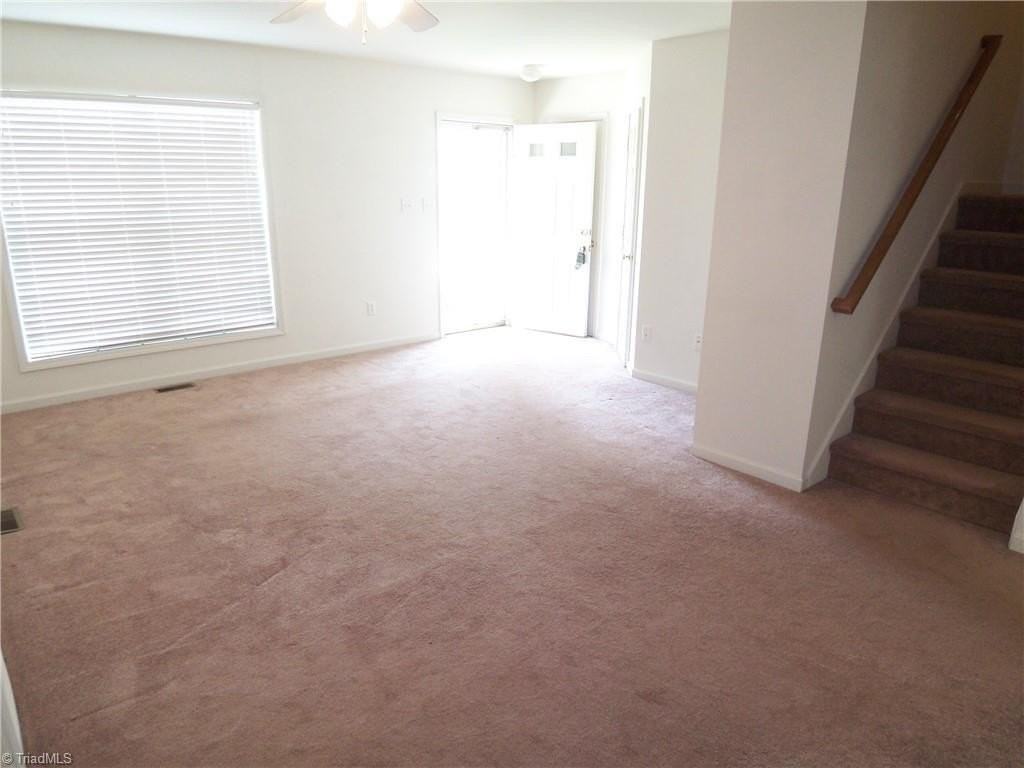 107 Nelson St - Photo 3 of 12