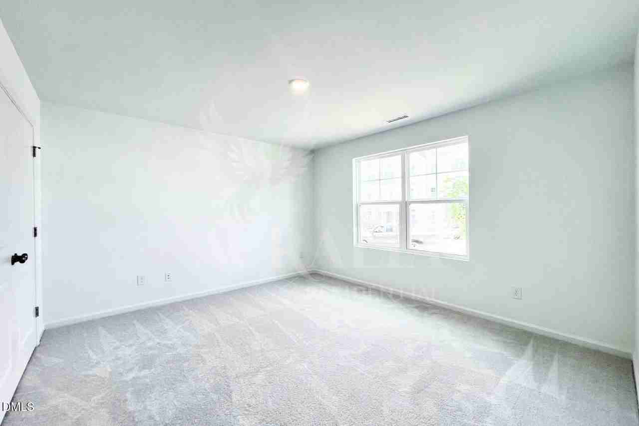 1421 Jay Rd - Photo 4 of 40