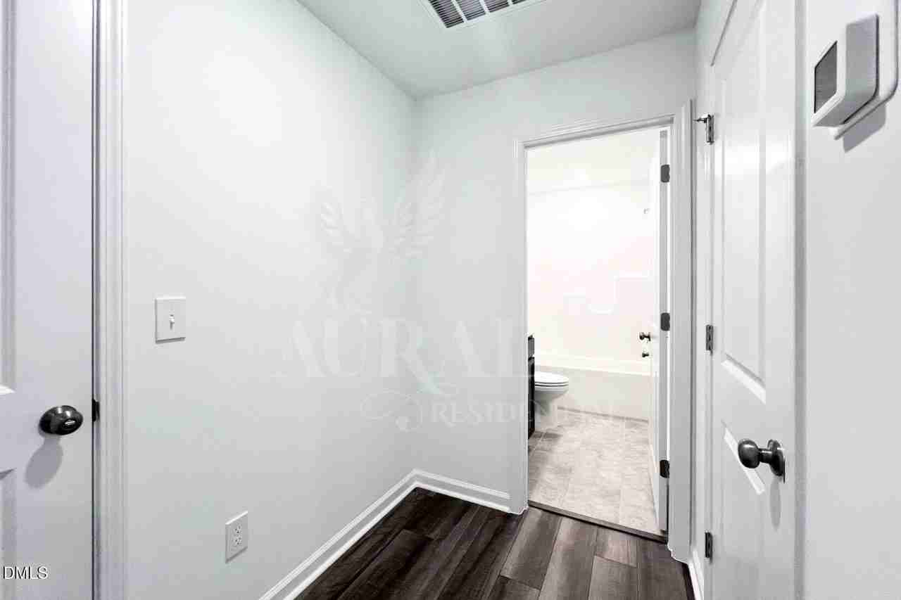 1421 Jay Rd - Photo 5 of 40