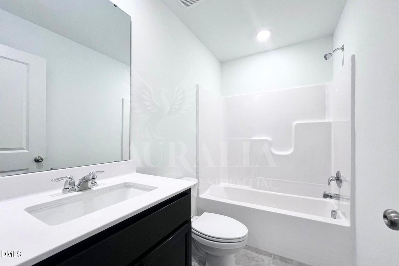 1421 Jay Rd - Photo 6 of 40