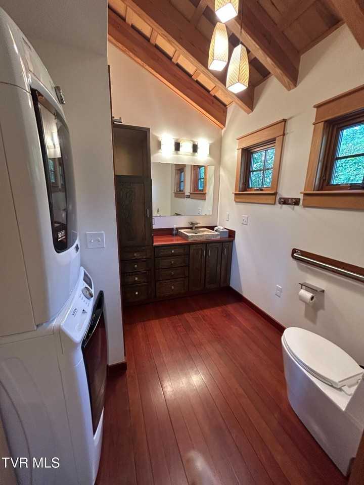203 W College St - Photo 3 of 24