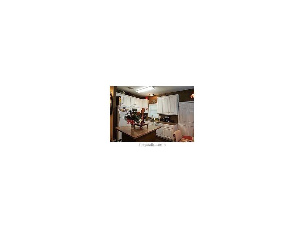 613 Columbus St - Photo 3 of 14