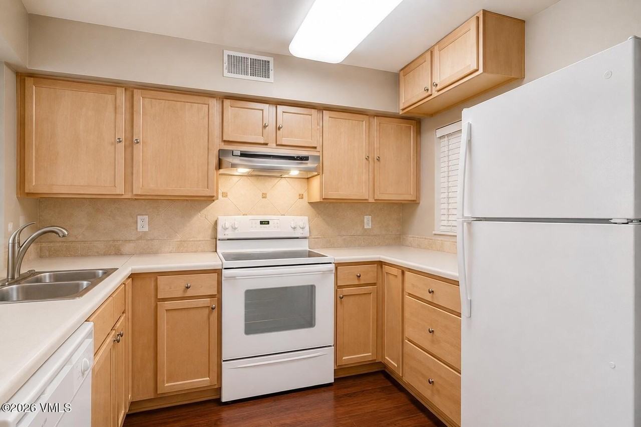 34353 Highway 6 #R201 - Photo 2 of 7