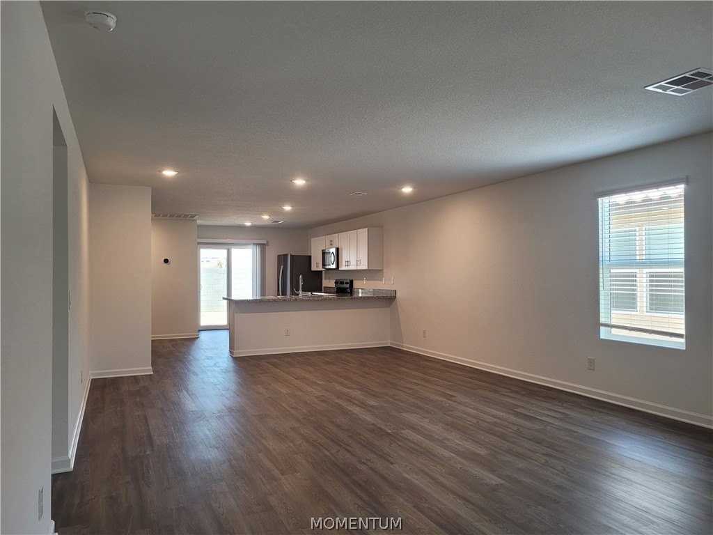 2371 Tapatio Dr - Photo 4 of 14
