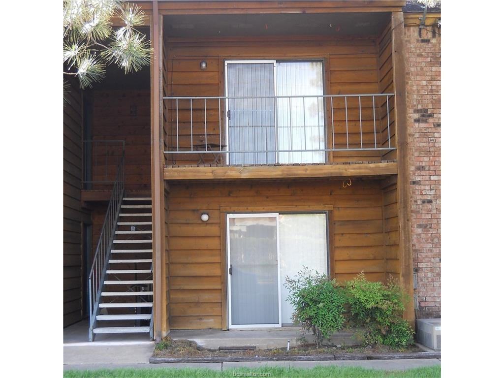 904 University Dr - Photo 2 of 11