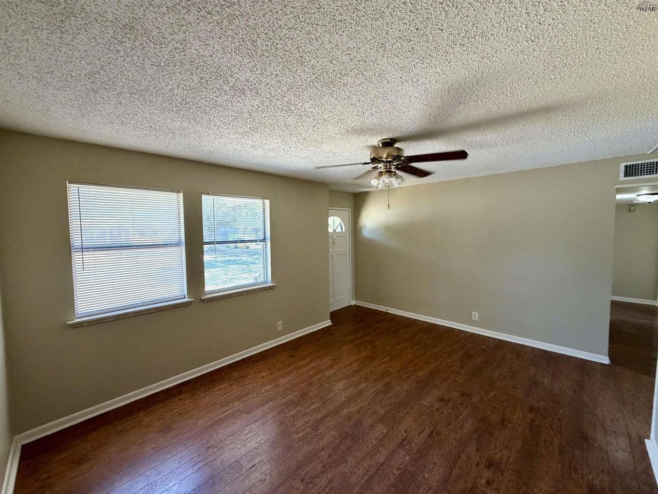 4603 Western Hills Dr - Photo 3 of 13