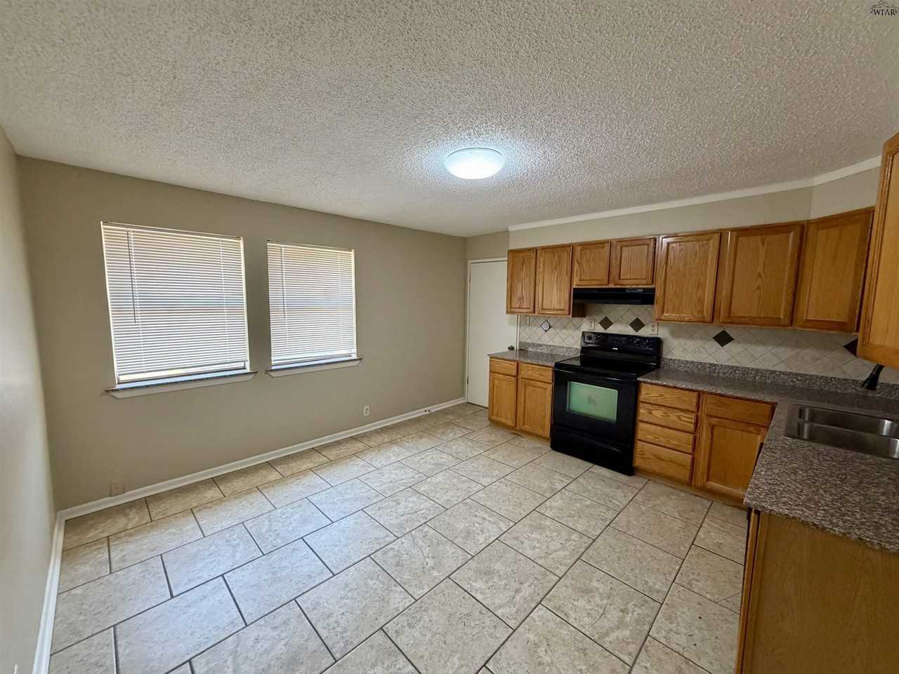 4603 Western Hills Dr - Photo 4 of 13