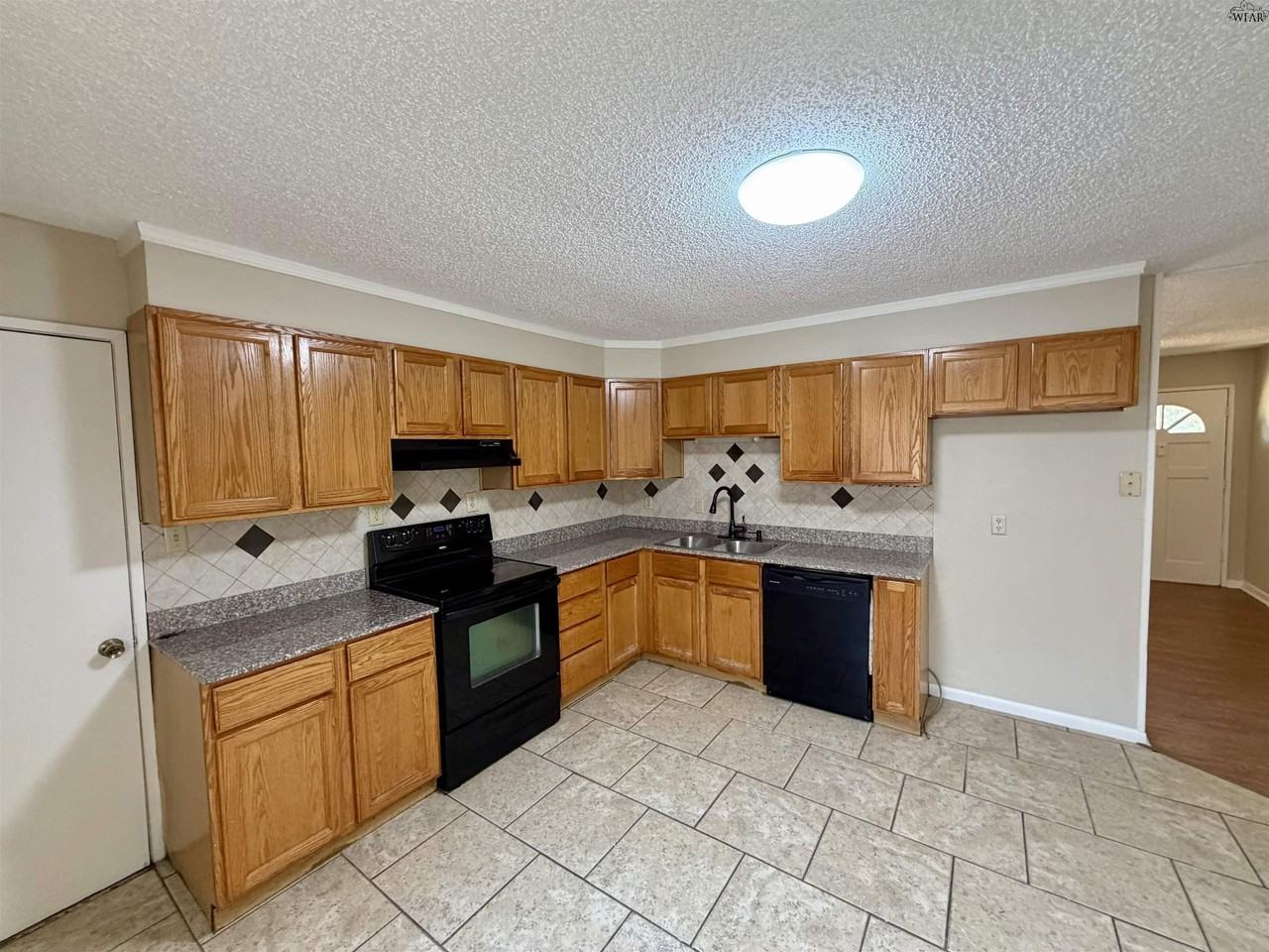 4603 Western Hills Dr - Photo 5 of 13