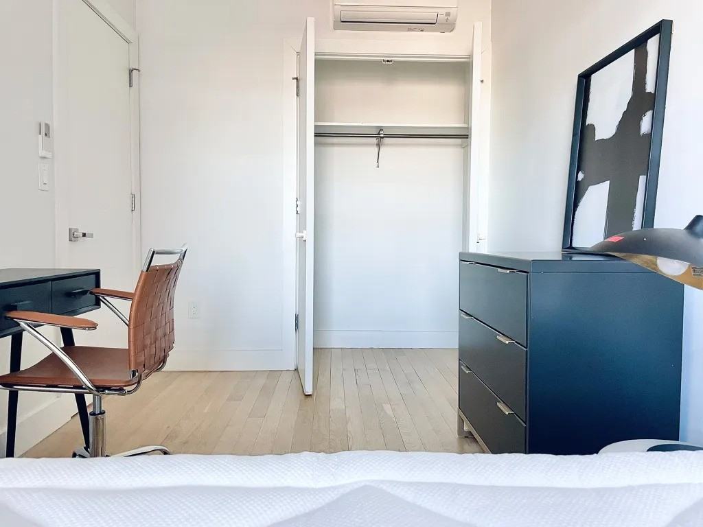 Private Bedroom in 4 Bedroom/1 Bathroom Home - Photo 5 of 12