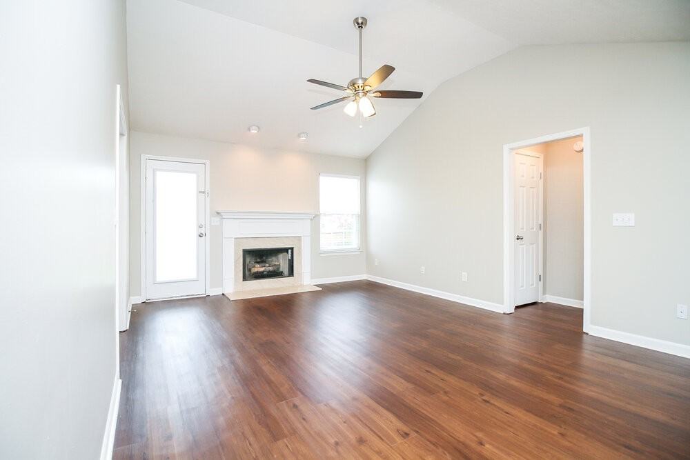 1886 Portview Dr - Photo 4 of 16