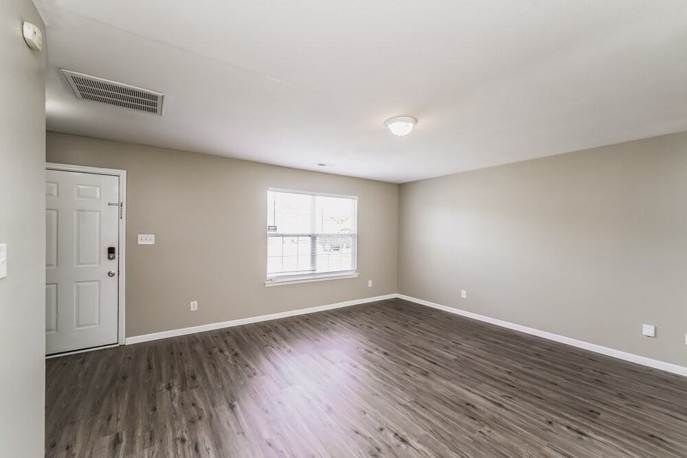 6515 Sunman Rd - Photo 5 of 17