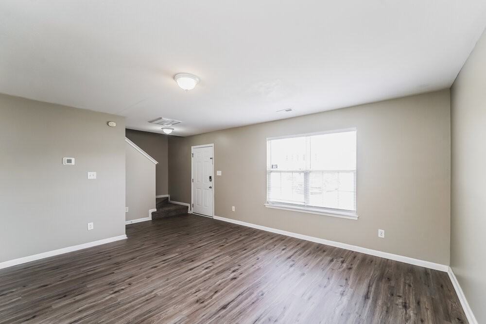 6515 Sunman Rd - Photo 6 of 17