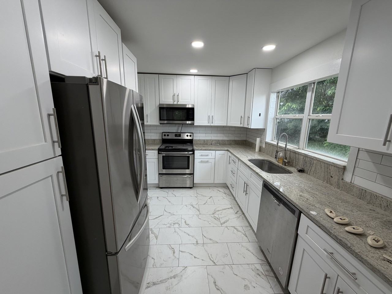 3527 Dartmouth Ave N - Photo 4 of 16