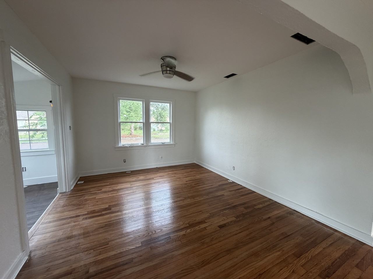 3527 Dartmouth Ave N - Photo 7 of 16
