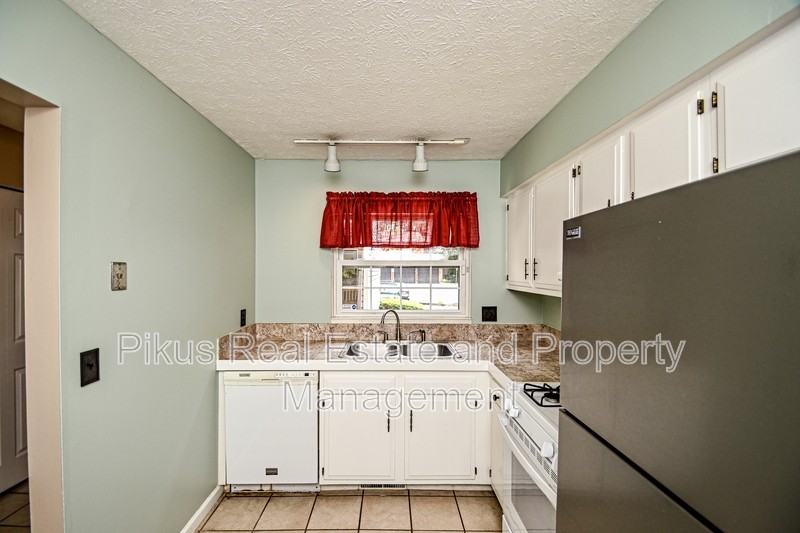 7819 Hills And Dales Rd Nw - Photo 2 of 18