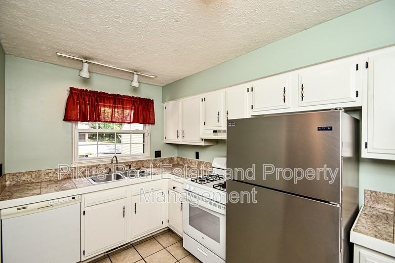 7819 Hills And Dales Rd Nw - Photo 3 of 18