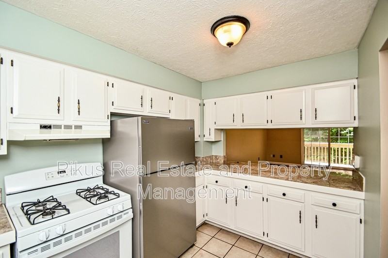 7819 Hills And Dales Rd Nw - Photo 4 of 18