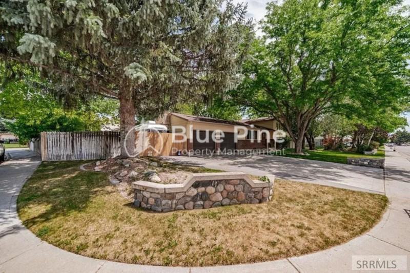 648 Buckboard Ln - Photo 3 of 39