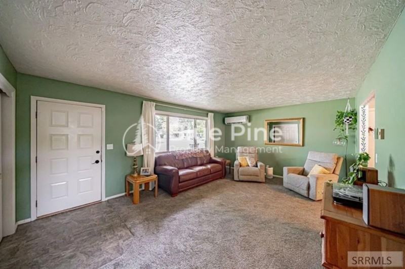 648 Buckboard Ln - Photo 5 of 39