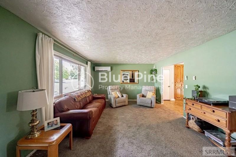 648 Buckboard Ln - Photo 7 of 39