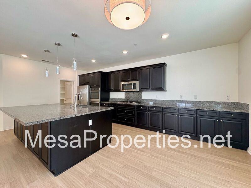 3244 E Yellowstone Dr - Photo 4 of 34