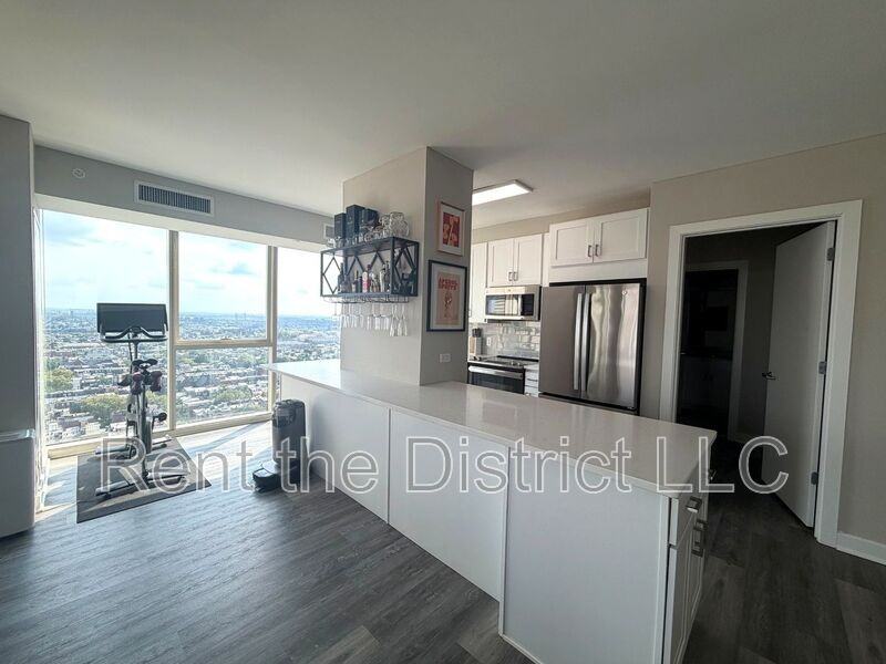 2116 Chestnut St #2902 - Photo 3 of 29