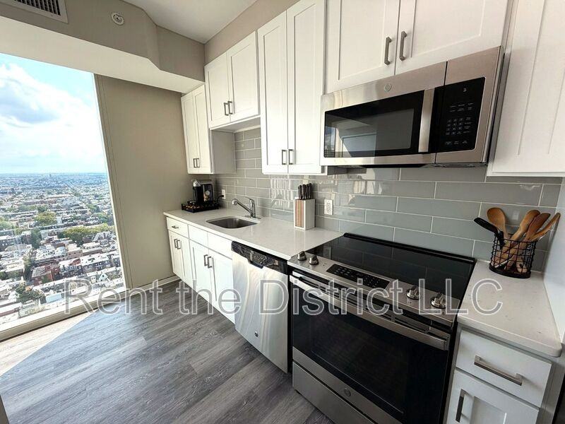 2116 Chestnut St #2902 - Photo 4 of 29