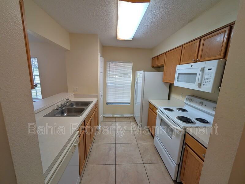 4053 Dolphin Dr - Photo 5 of 23