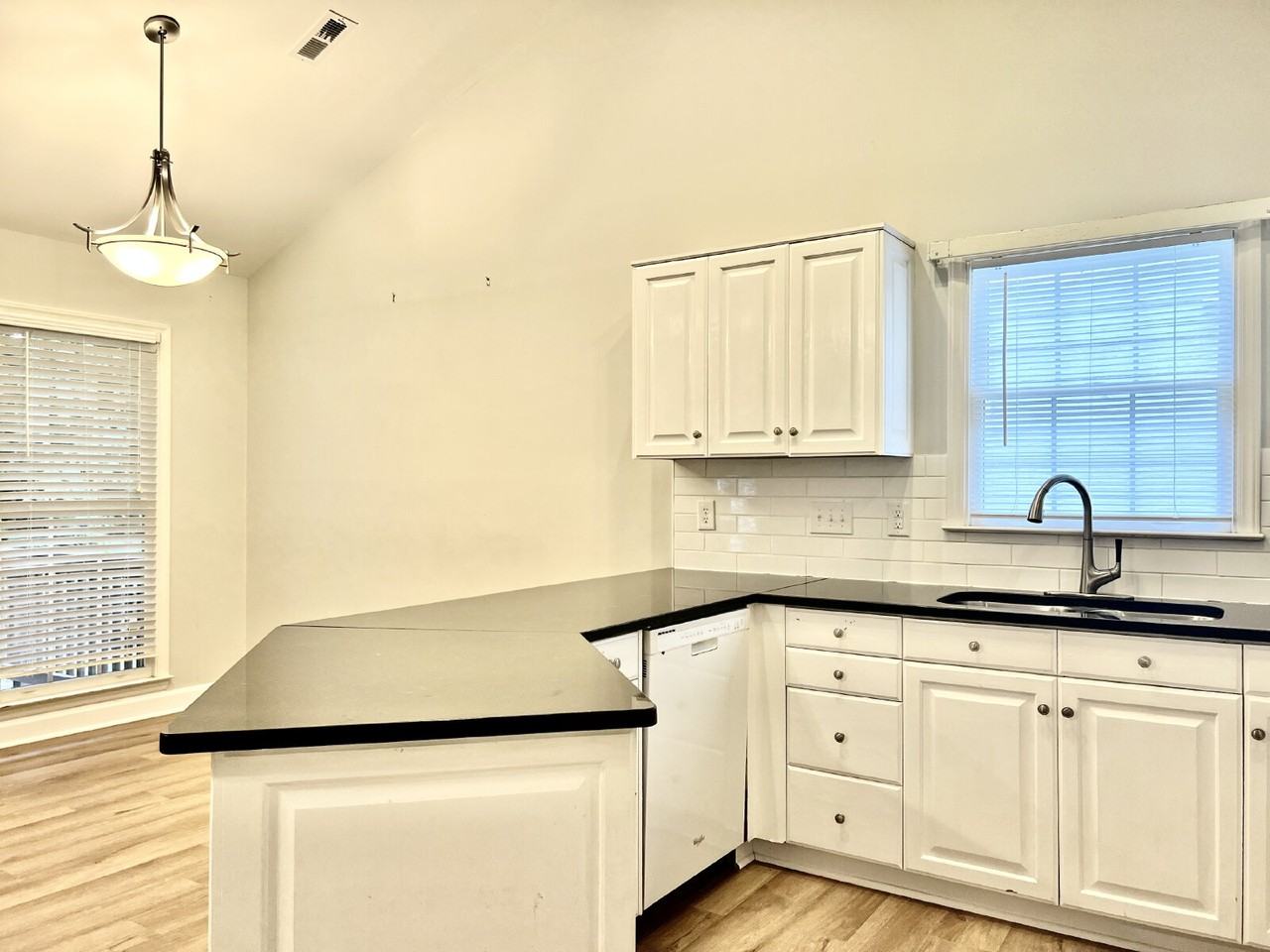 4409 Stonefield Dr - Photo 5 of 25