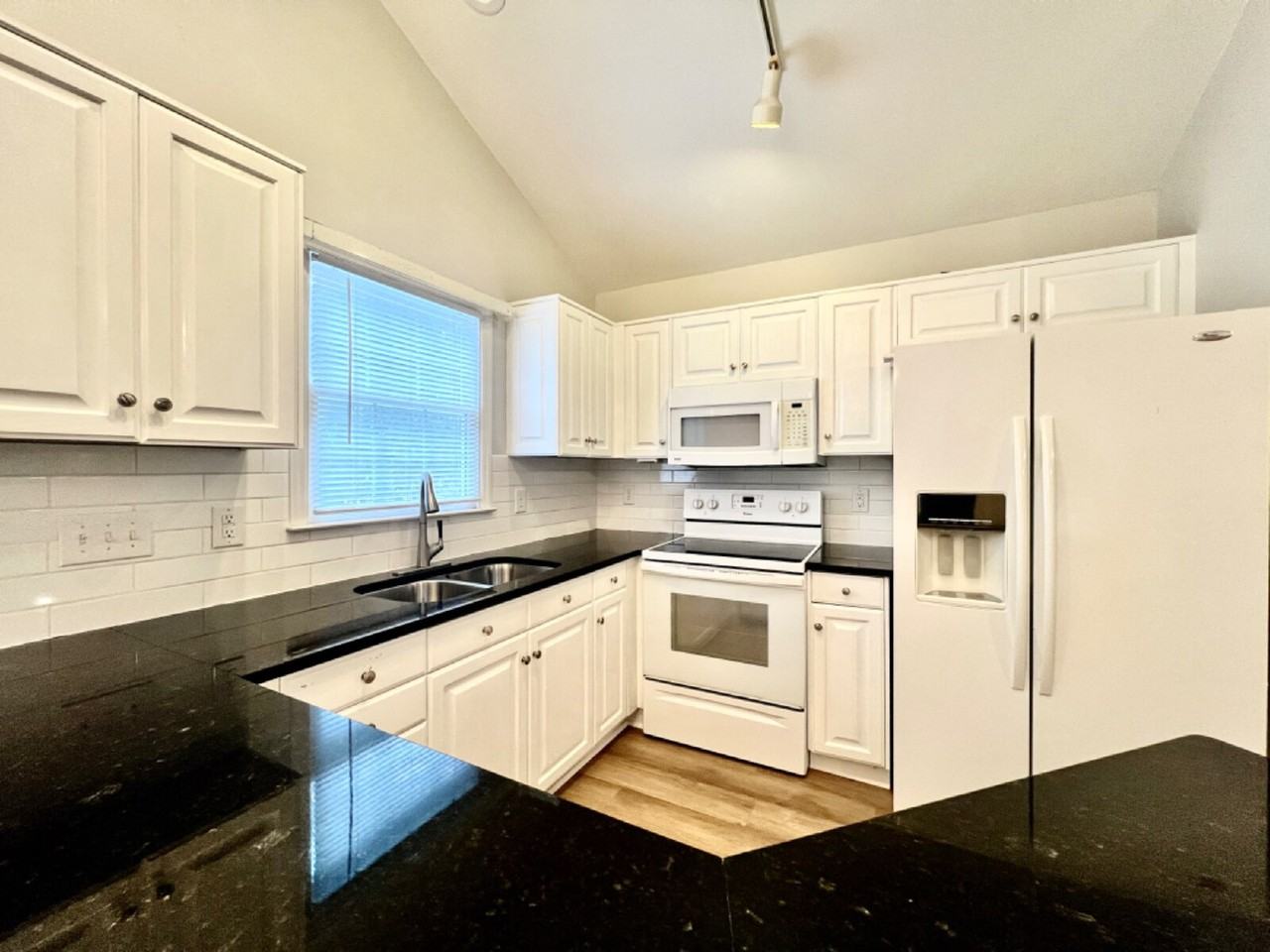 4409 Stonefield Dr - Photo 7 of 25