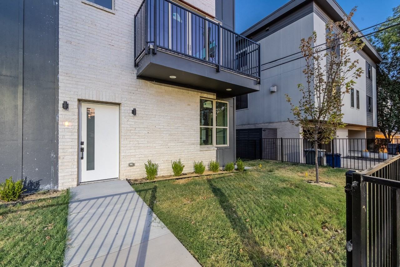 1636 Mary St - Photo 3 of 24