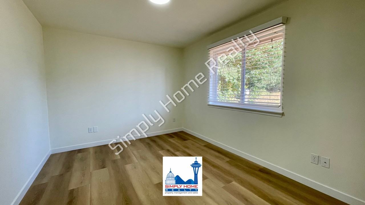 9031 Steilacoom Rd Se - Photo 3 of 31