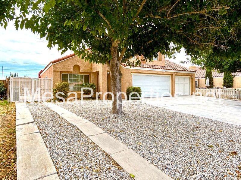 15261 San Jose Dr - Photo 3 of 37