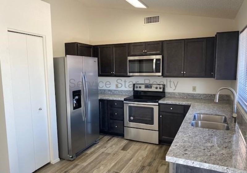 4541 E Frye Rd - Photo 3 of 10
