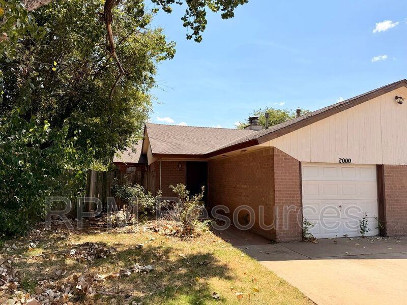 7000 Woodlake Dr - Photo 2 of 16