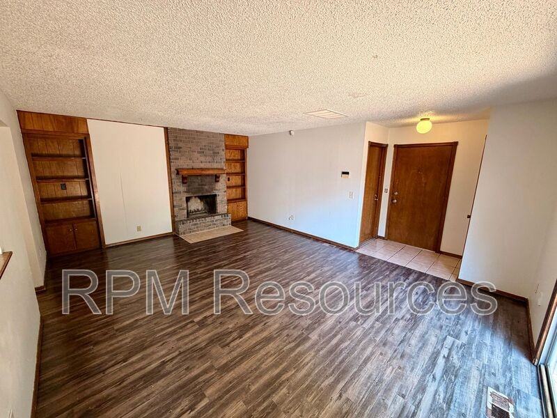 7000 Woodlake Dr - Photo 4 of 16