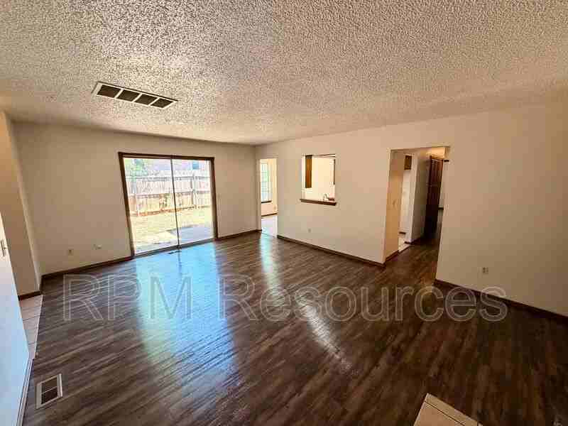 7000 Woodlake Dr - Photo 5 of 16