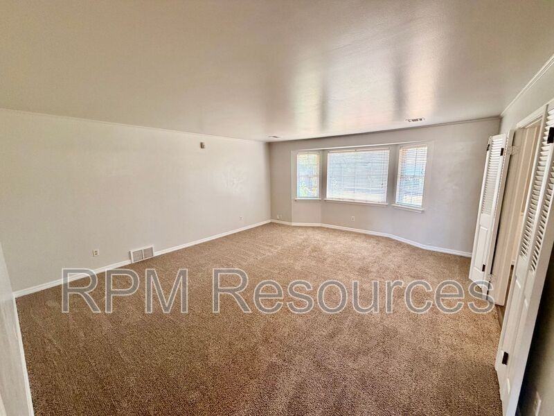 4120 Nw 44th St - Photo 4 of 22
