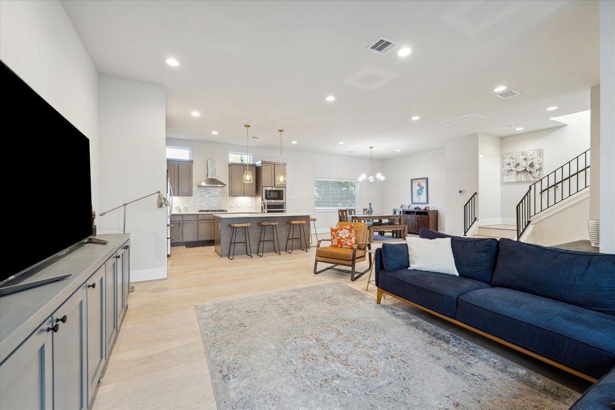 834 Fisher St ##C - Photo 5 of 29