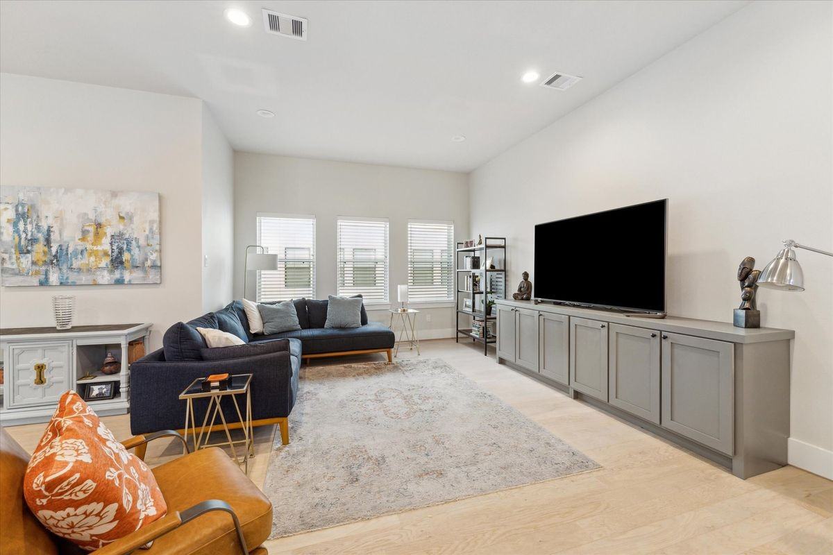 834 Fisher St ##C - Photo 6 of 29