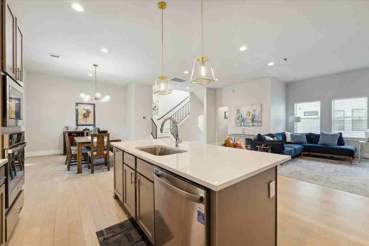 834 Fisher St ##C - Photo 7 of 29