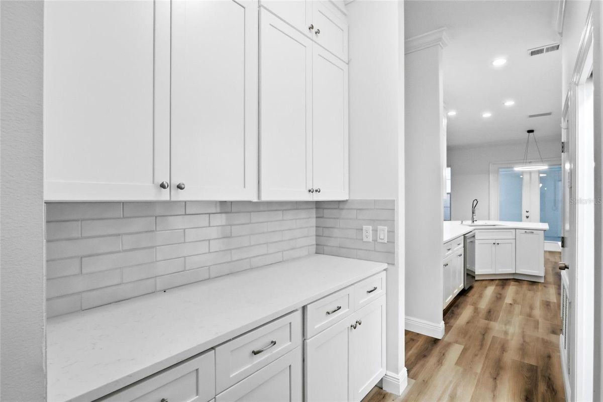 912 Waterside Dr ##4/3 - Photo 7 of 21