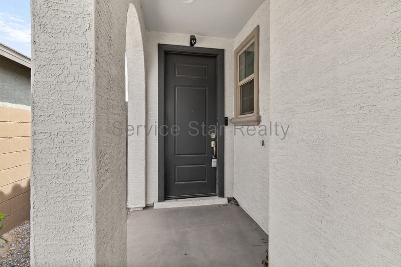 2818 E Hidalgo Ave - Photo 3 of 25