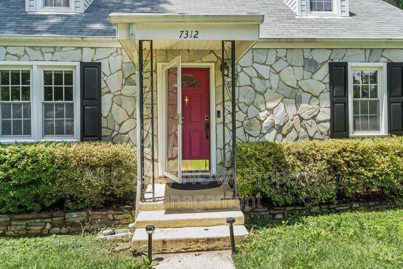 7312 Poplar Ct - Photo 2 of 24